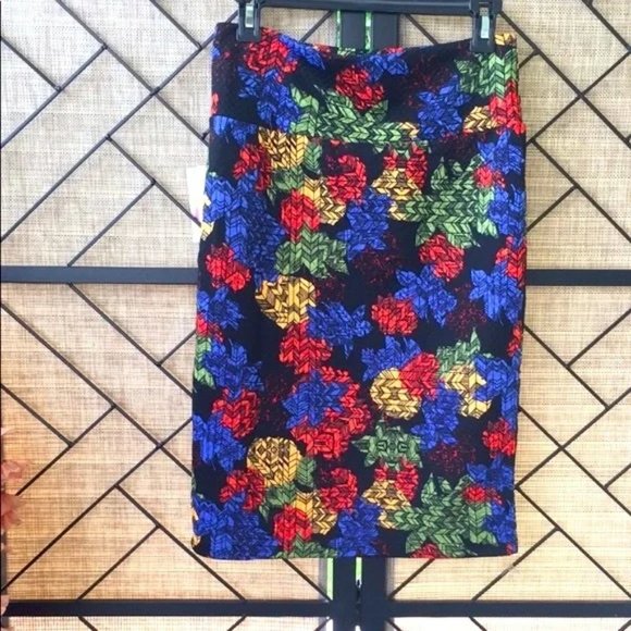 LuLaRoe Cassie Pencil Skirt - Picture 5 of 7